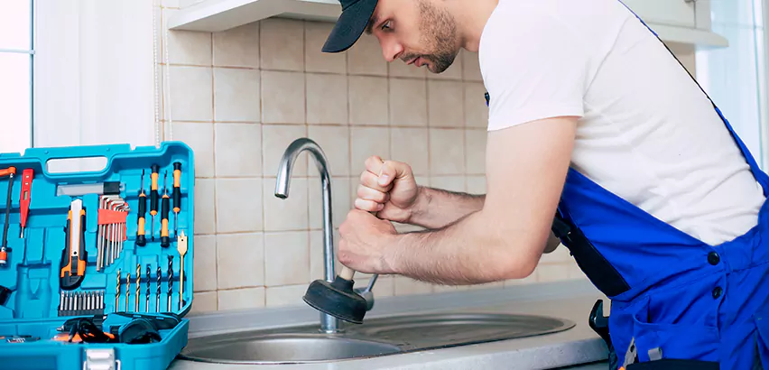 Emergency Plumber in Mastic