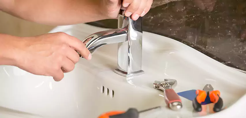 Bathtub Faucet Replacement in Mastic