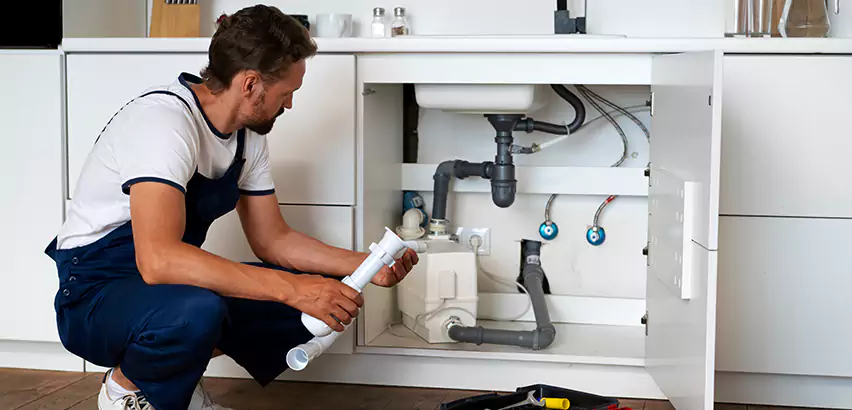 Plumbers for Frozen Pipes in Mastic